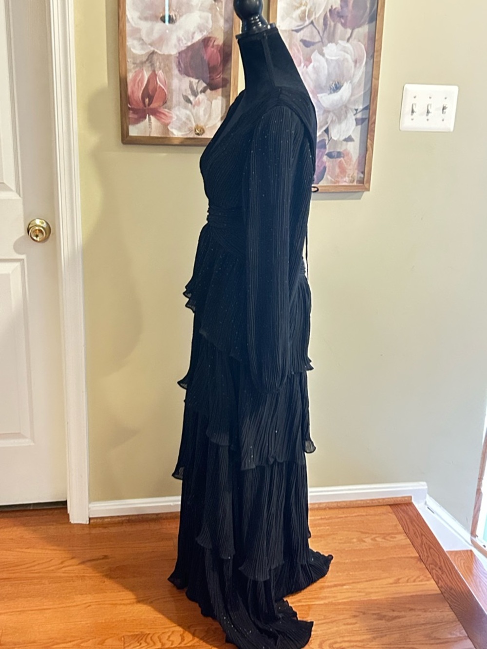 Astr Black Tiered Long-Sleeve Maxi Dress - Picture 2 of 6